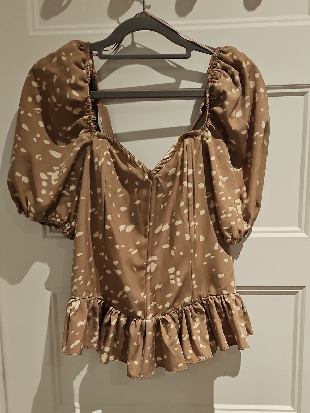 Puff Sleeve Ruffle Hem Blouse - Tan with Cream Spot